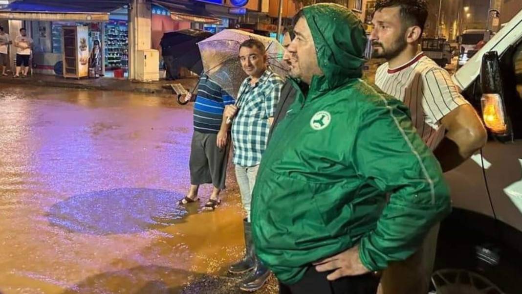 Ulaşım kapandı, iş yerlerini su bastı... Sel felaketi o illeri vurdu 8